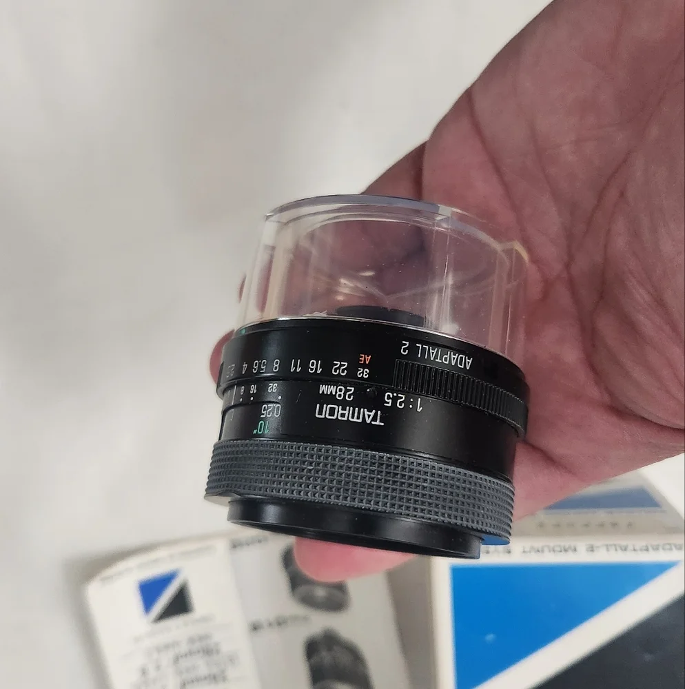 TAMRON 28mm F2.5 BBAR ADAPTALL 02B MANUAL FOCUS WIDE ANGLE LENS & Fd Adapter